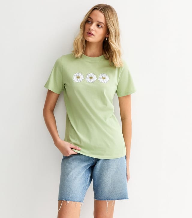 New Look Women's Green Daisy Print T-Shirt New Look - 2