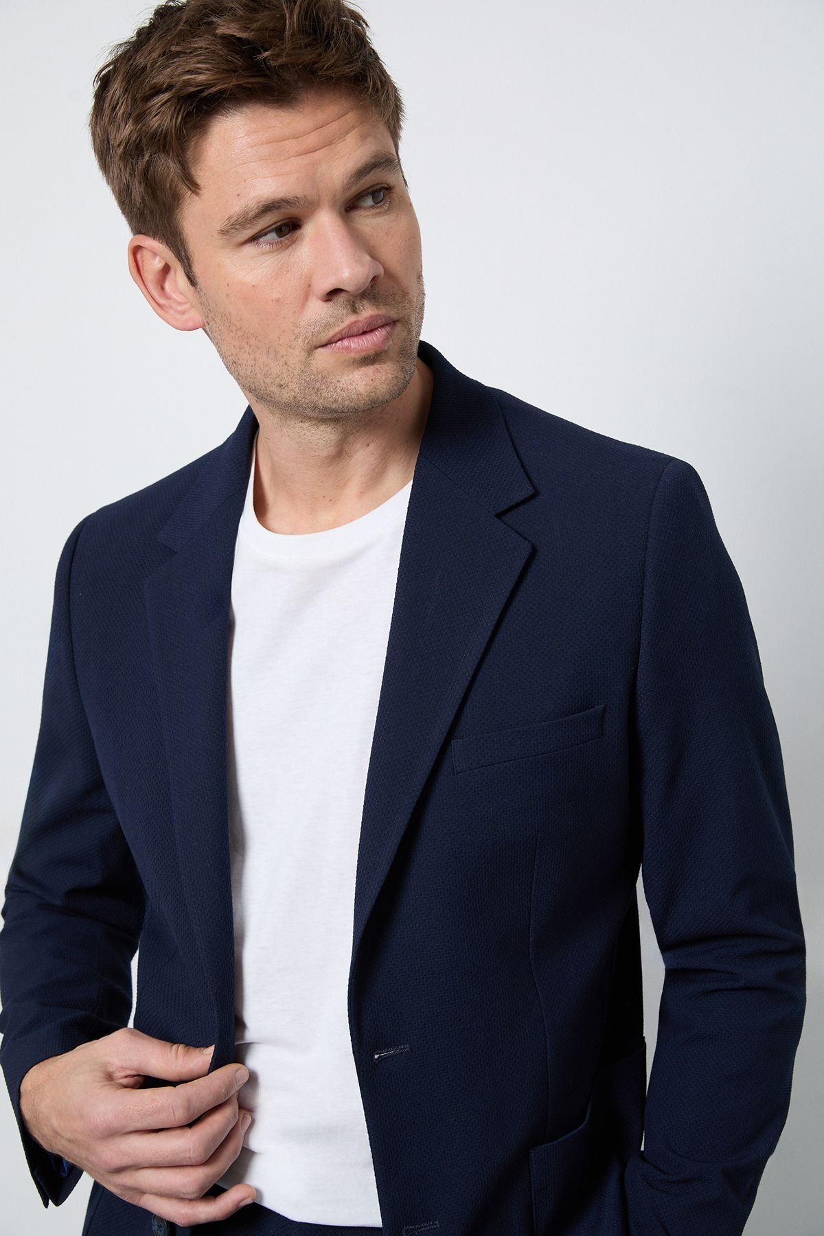 Burton Burton Men's Indigo Seersucker Slim Fit Patch Pocket Blazer in Navy - 3