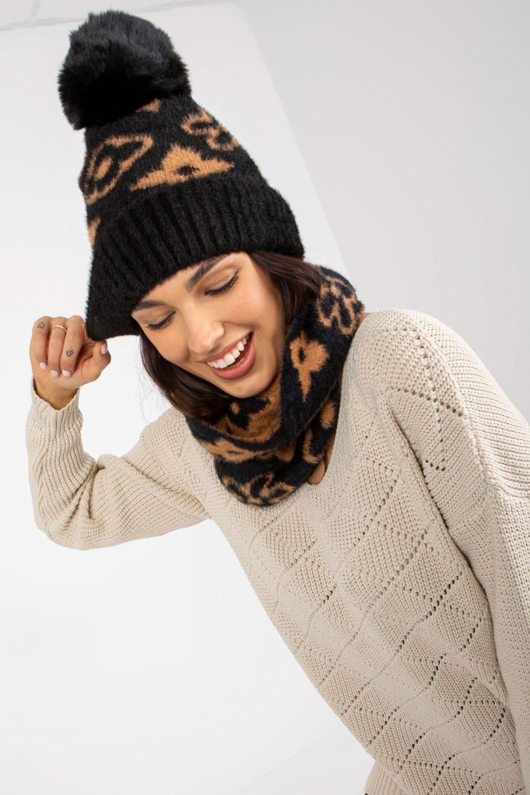 Love Lace Love Lace Black Leopard Pom-Pom Hat for Women