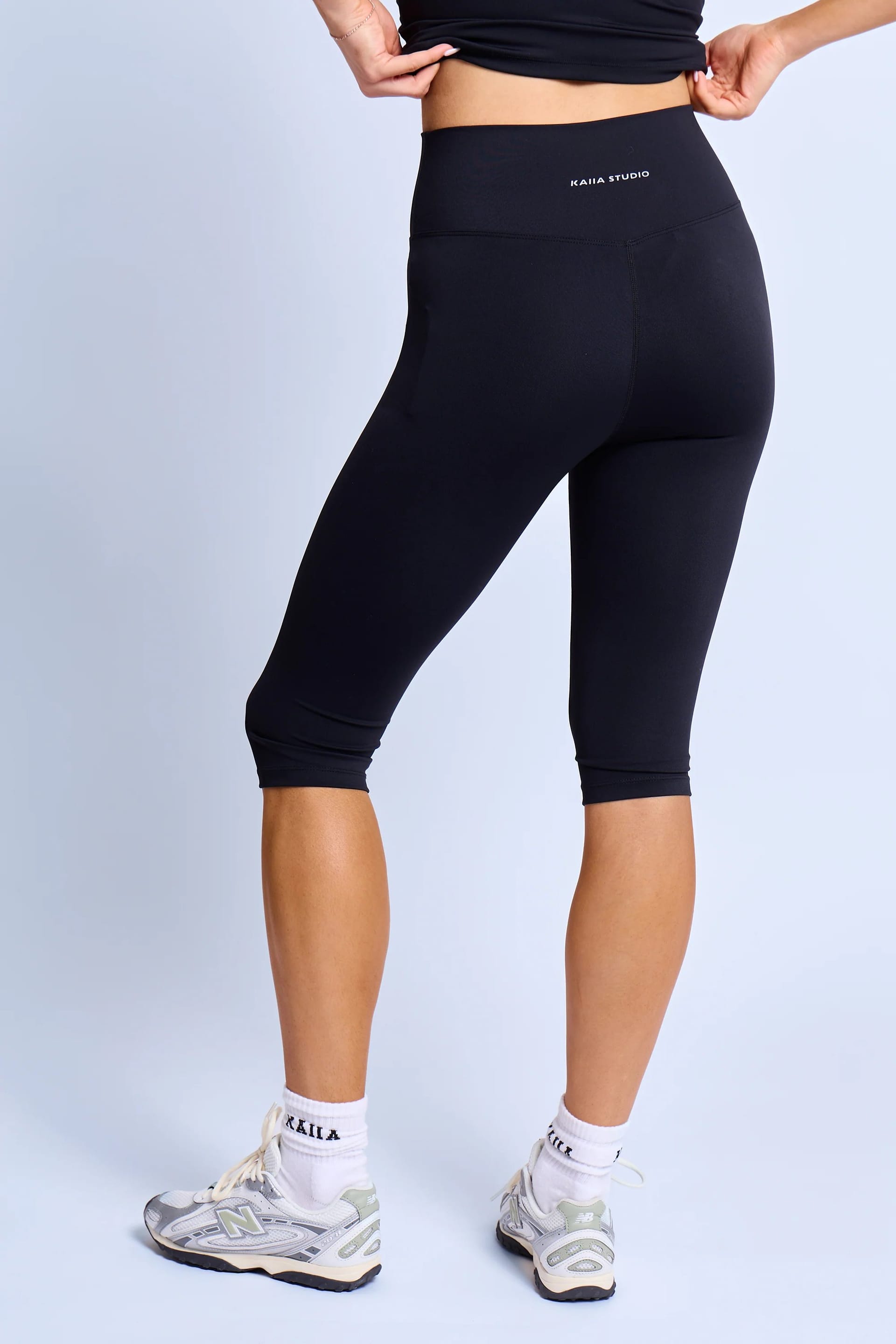 Kaiia Kaiia Sculpt Capri Leggings Black - 4