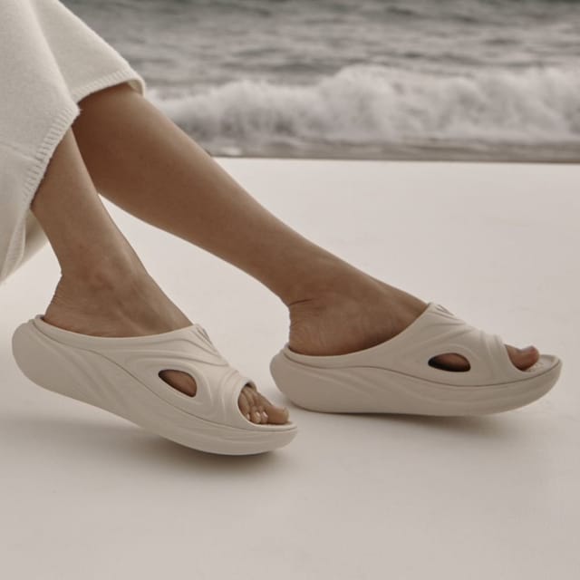 Vionic Vionic Women's Cove Rx Recovery Sandals in Cream - 2