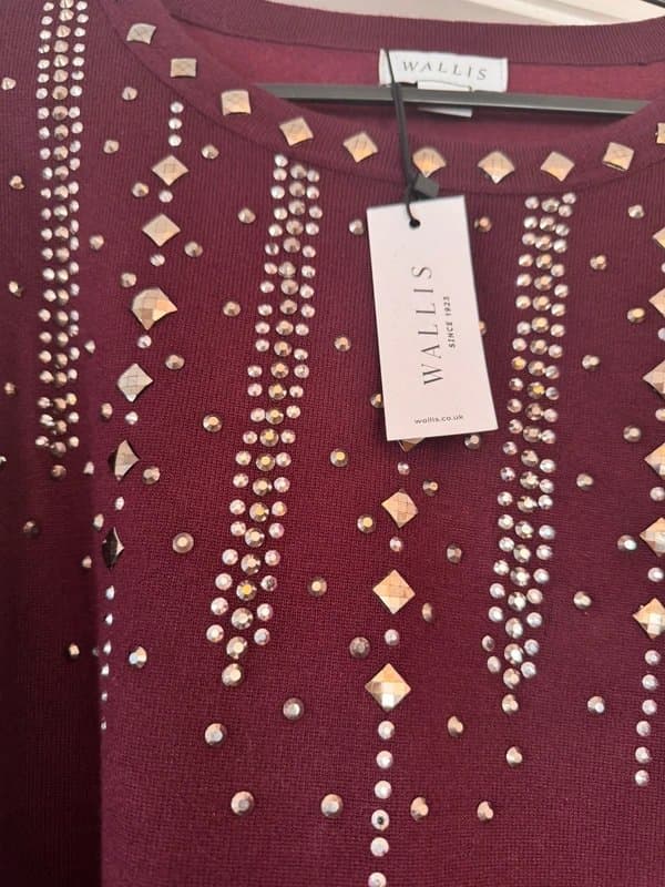 Wallis Wallis Berry Studded Crystal Embellished Jumper – Size M – New With Tags