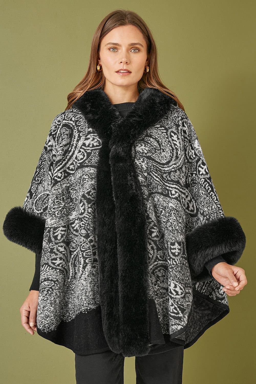 Yumi Yumi Women's Black Faux Fur Trim Cape With Paisley Print
