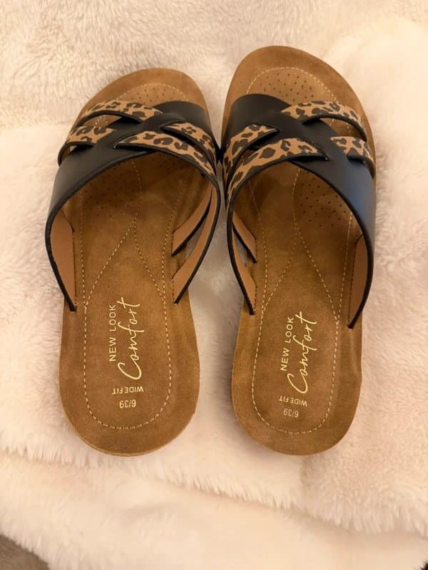 New Look Ladies New look size6 wide fit sliders comfort fit