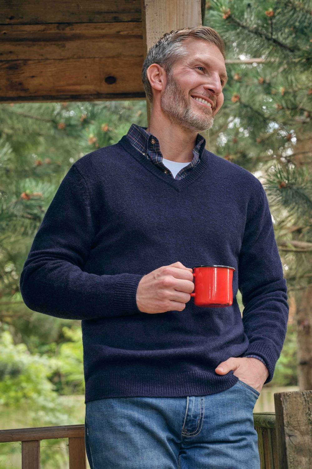 WoolOvers WoolOvers Men's Mens Lambswool V Neck Jumper in Dark Navy - 2