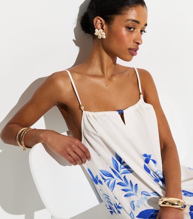 New Look Women's White and Blue Painted Leaf Pattern Beach Maxi Dress New Look - 2