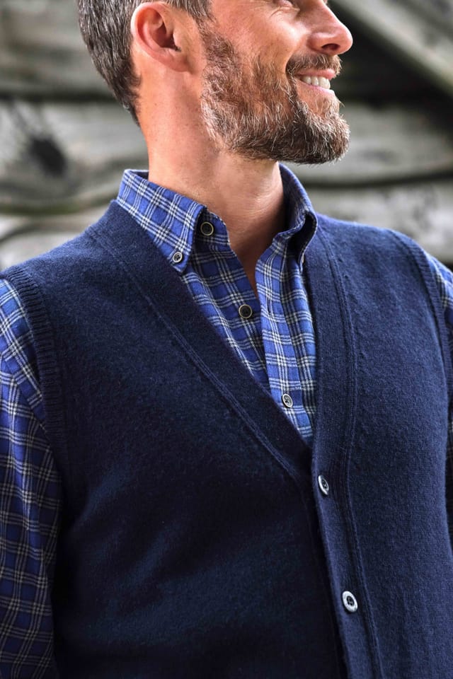 WoolOvers WoolOvers Men's Mens 100% Lambswool Waistcoat in Dark Navy - 2
