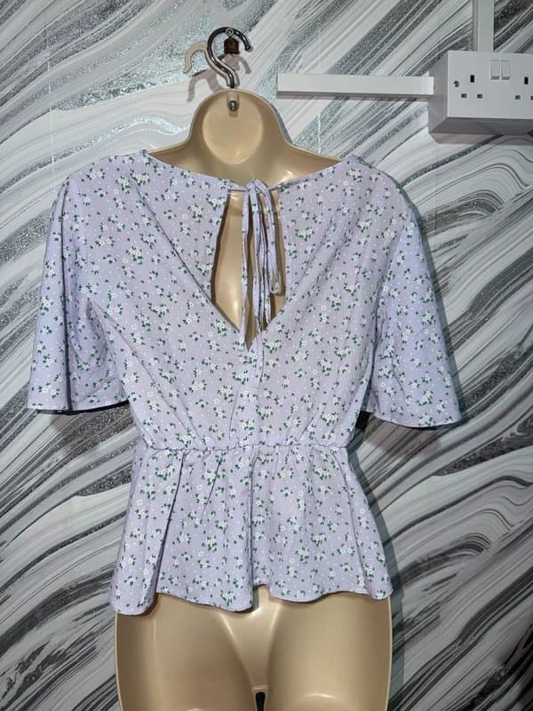ASOS Design 💜 ASOS Design Lilac Ditsy Floral Cut-Out Peplum Top | Size UK 6 | BNWOT 💜