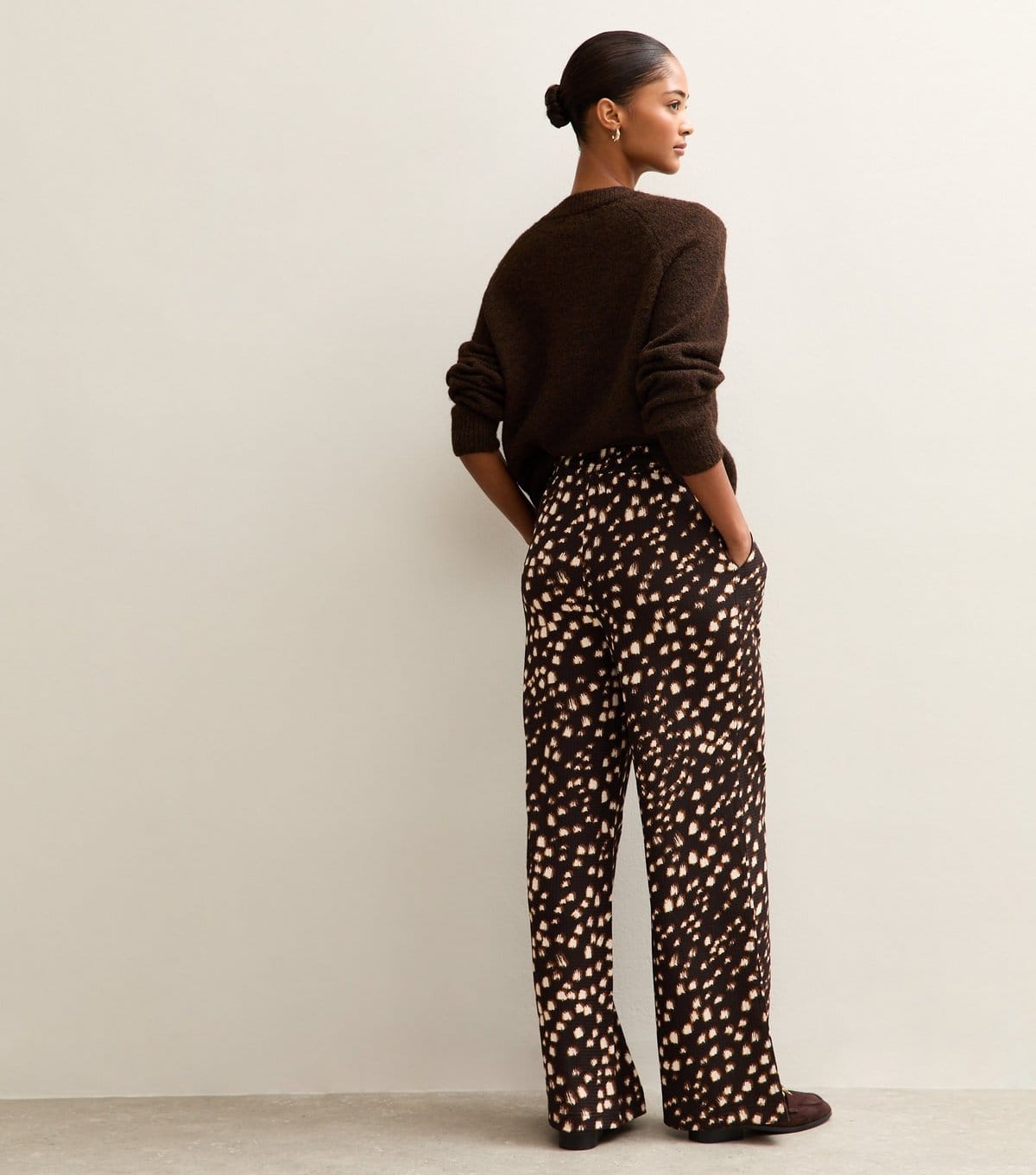 New Look Women's Brown Abstract Print Textured Wide Leg Trousers New Look - 4