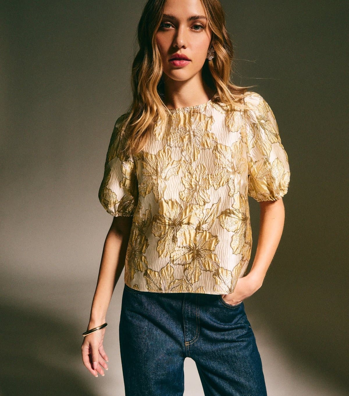 New Look Women's Gold Floral Jacquard Short Sleeve Top New Look