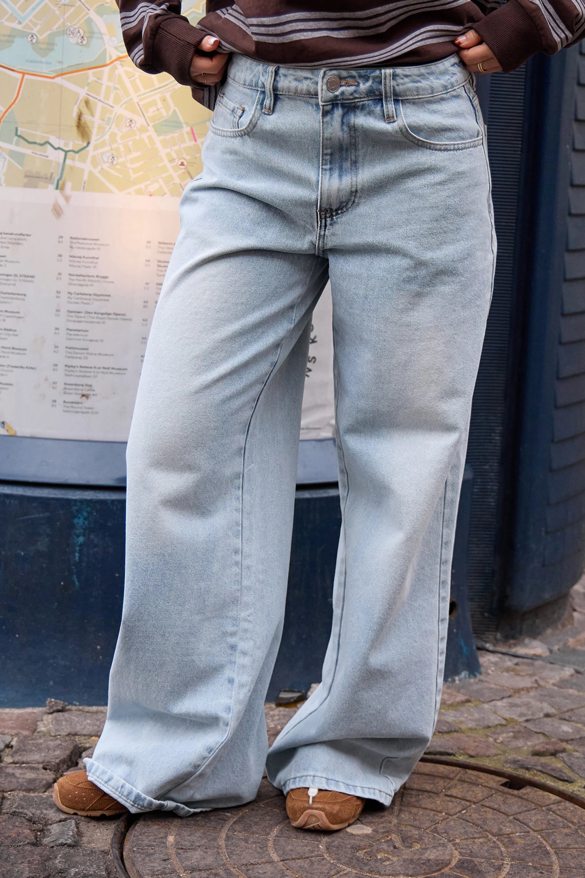 Kaiia Kaiia Denim Mid Rise Wide Leg Jeans Bleach Wash - 2