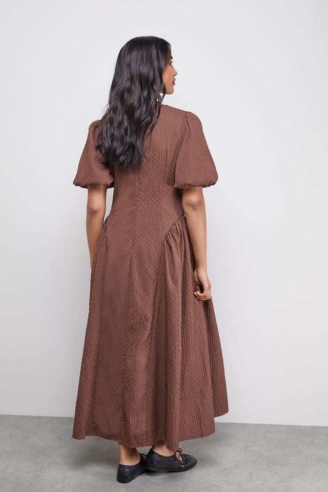 Warehouse Warehouse Women's Seersucker Organza Godet Side Puff Sleeve Midi Dress in Chocolate - 3
