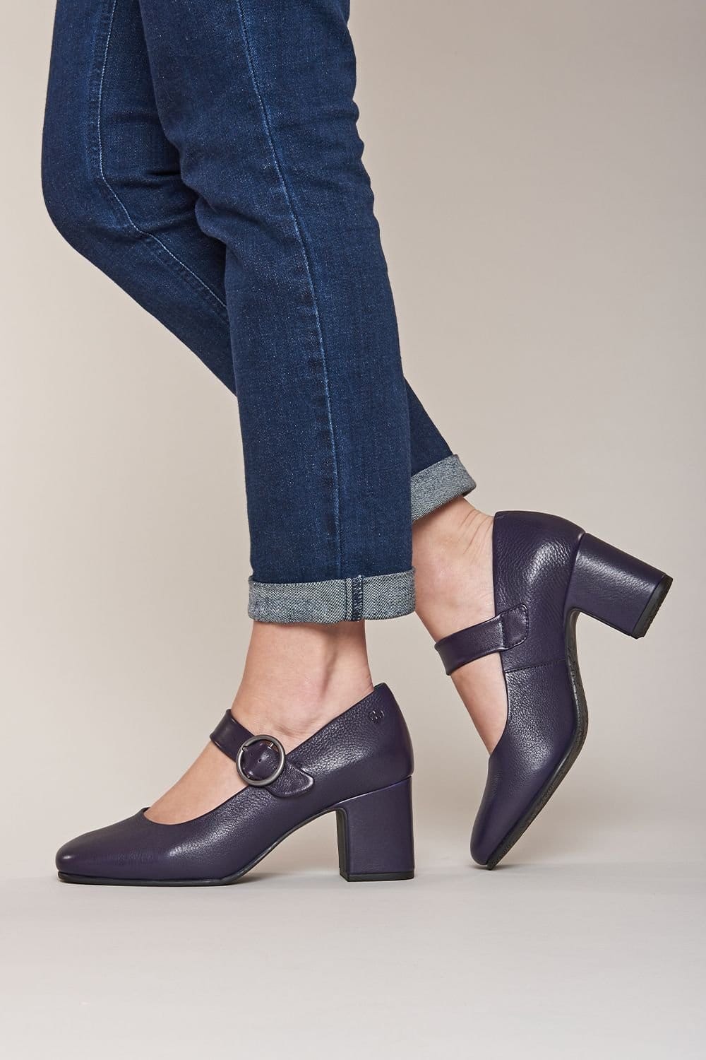Moshulu Moshulu Women's 'Valadon' Mary Jane Leather Block Heels in Purple - 1