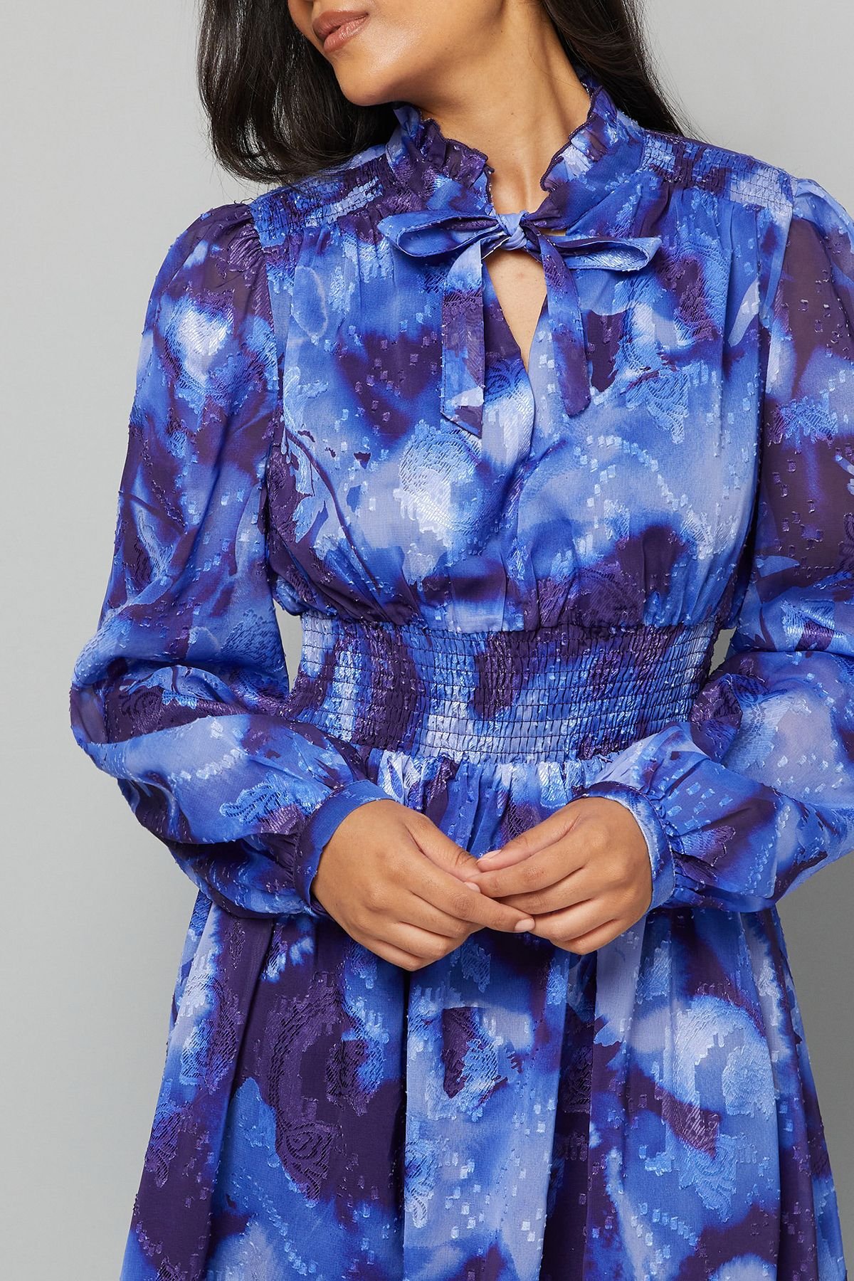 Wallis Wallis Women's Petite Floral Print Shirred Waist Midi Dress in Navy - 4