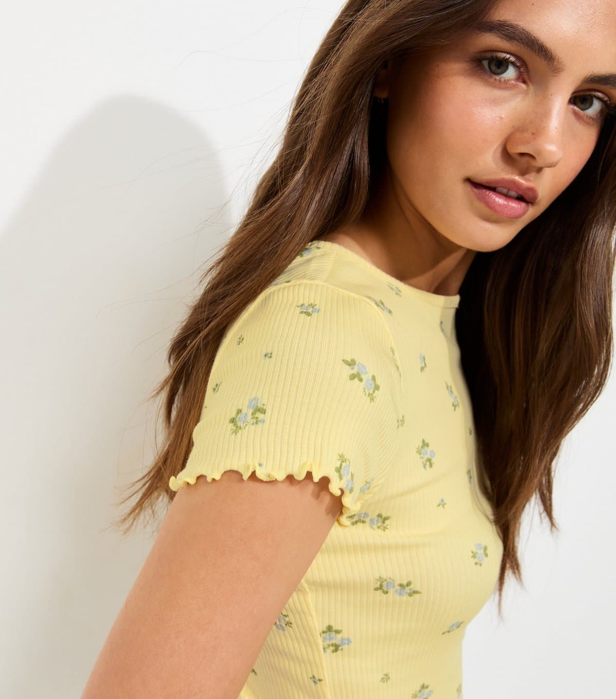New Look Women's Yellow Cotton Rich Ribbed Rose Print Lettuce Trim T-Shirt New Look
