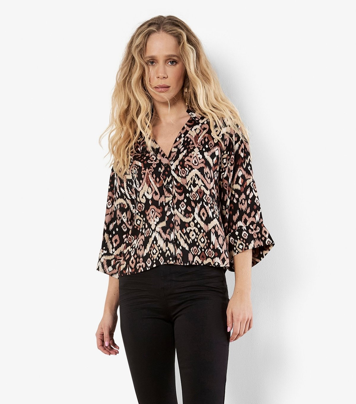 Apricot Women's Black Patterned Boxy Shirt Apricot New Look - 1