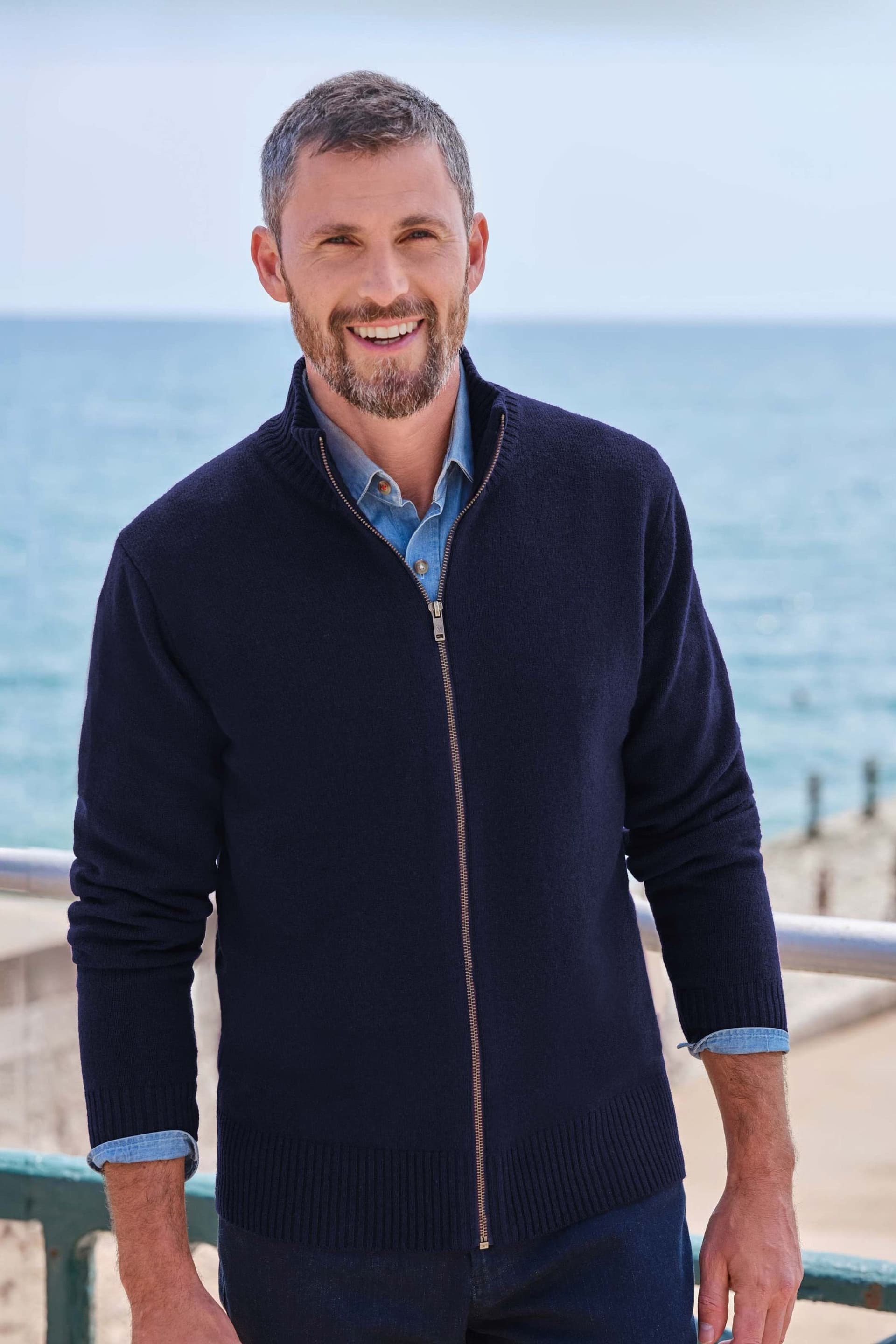 WoolOvers WoolOvers Men's Mens Lambswool Lincoln Zipper Cardigan in Dark Navy