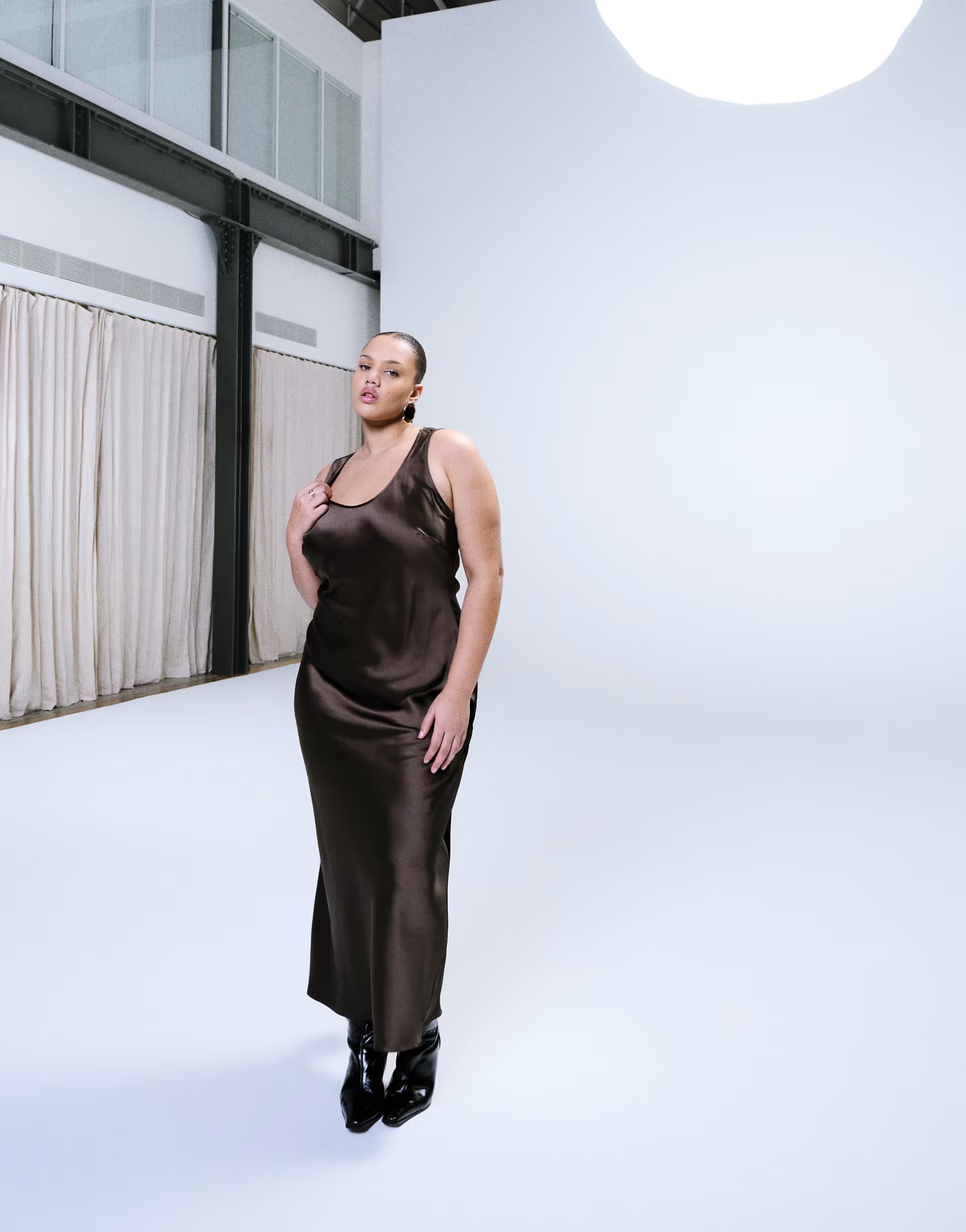 ASOS ASOS DESIGN Curve scoop satin maxi dress in chocolate - 1