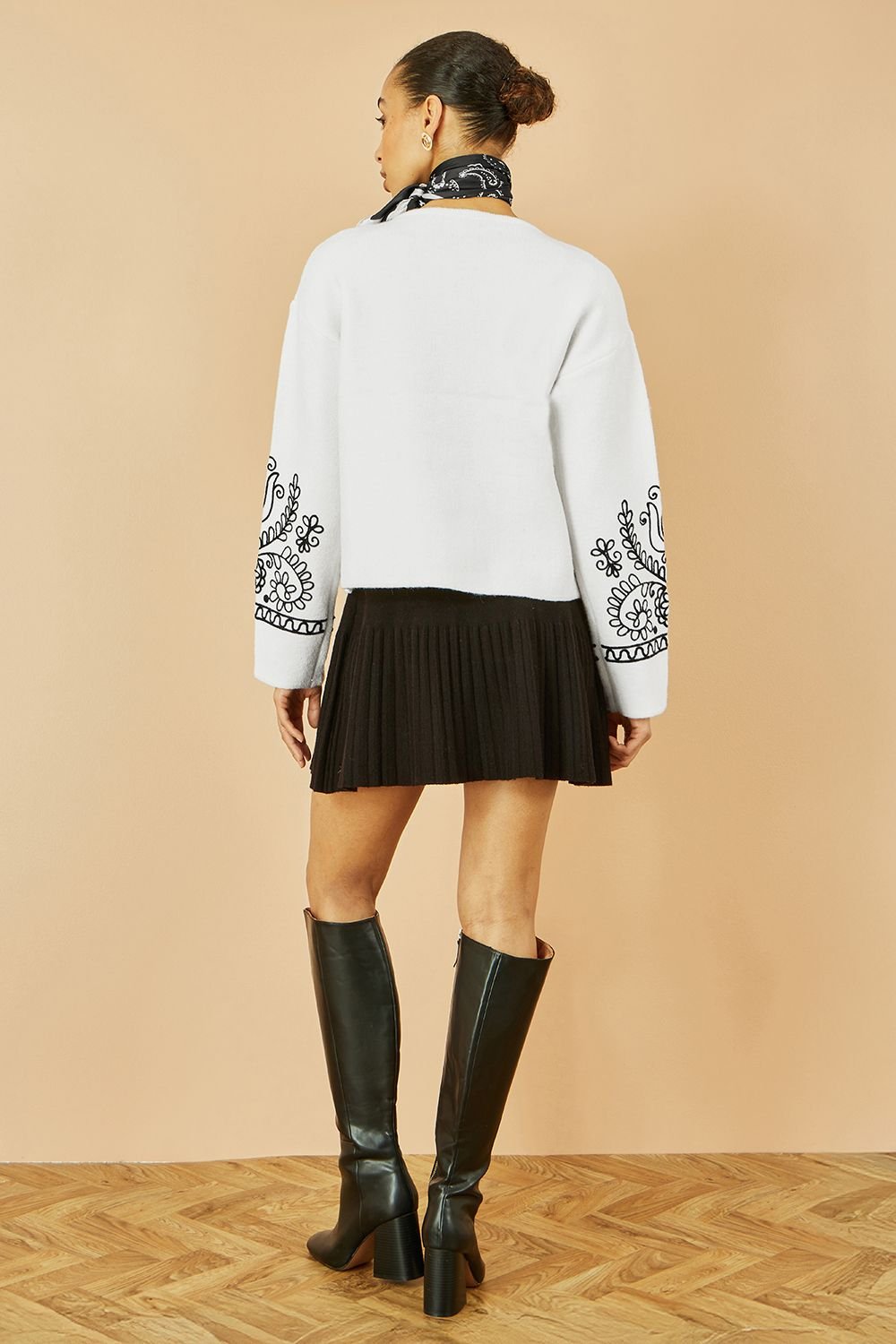 Yumi Yumi Women's Ivory Folk Embroidered Edge To Edge Cardigan - 3