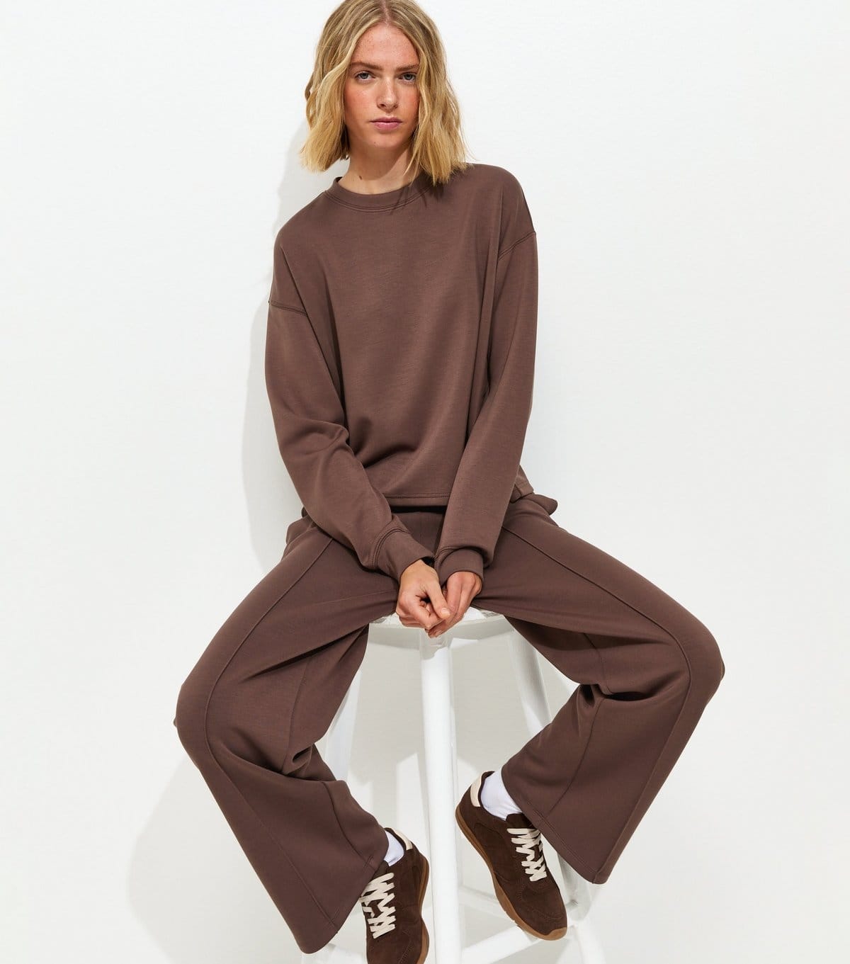New Look Women's Premium Brown Oversized Crew Neck Sweatshirt New Look - 4