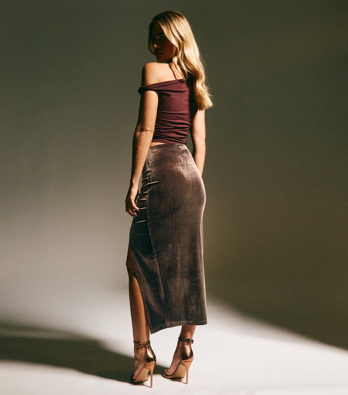 New Look Women's Dark Brown Velvet Ruched Midi Skirt New Look - 4