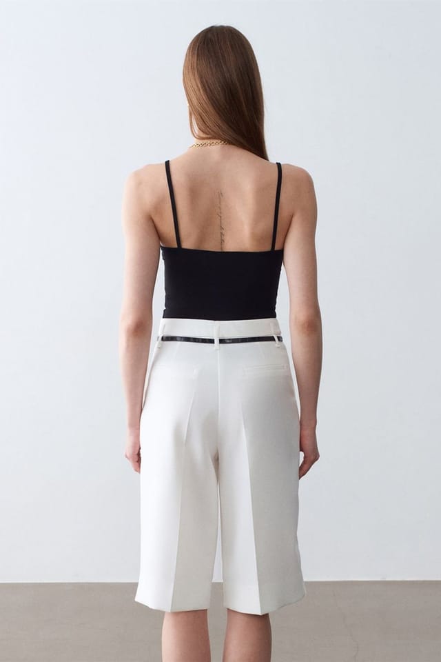 Dilvin Dilvin Women's High-waist Wide-leg Crepe Shorts With Belt in Off-White - 2