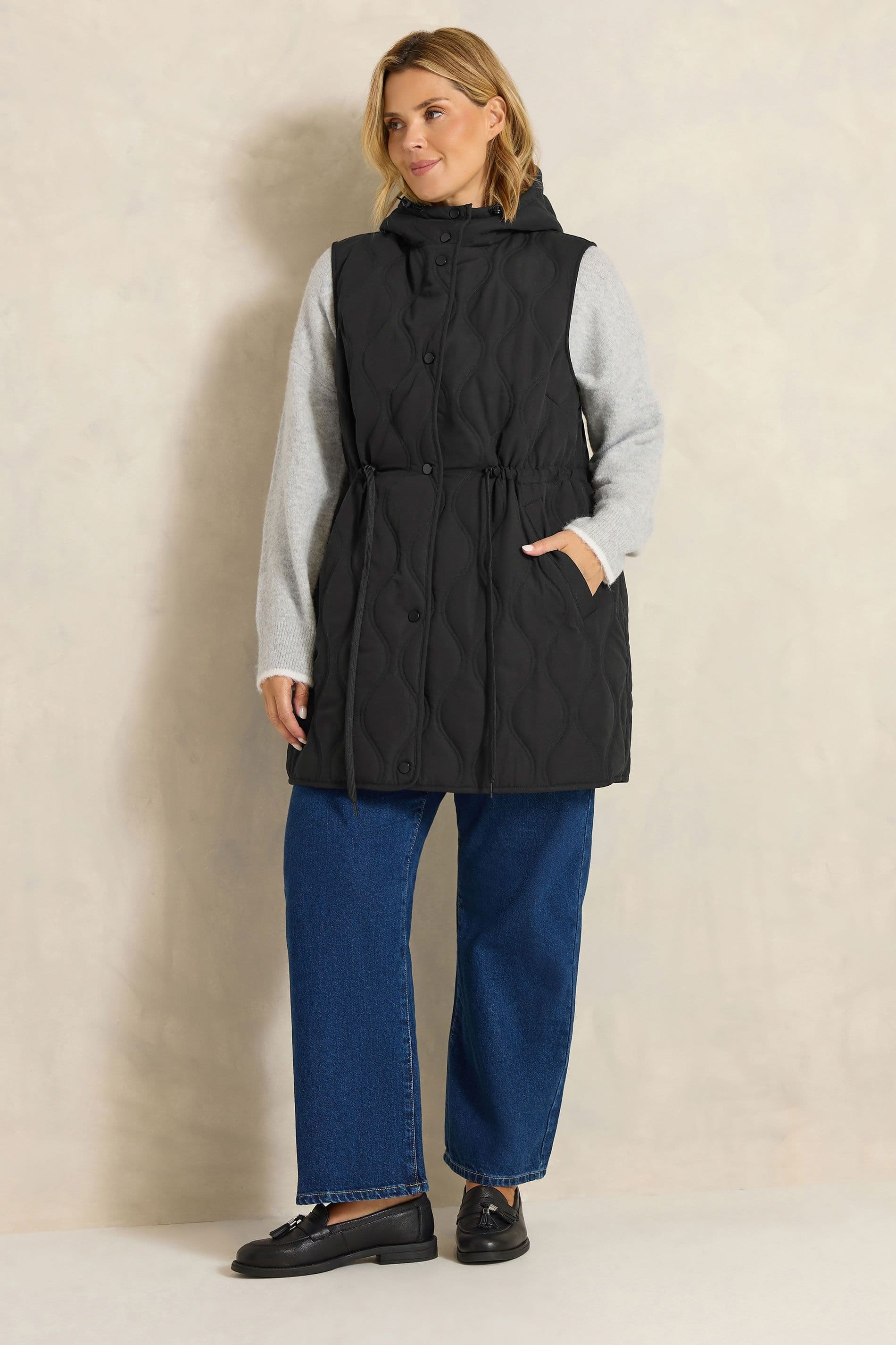 Evans Evans Women's Tie Waist Quilted Gilet in Black - 4
