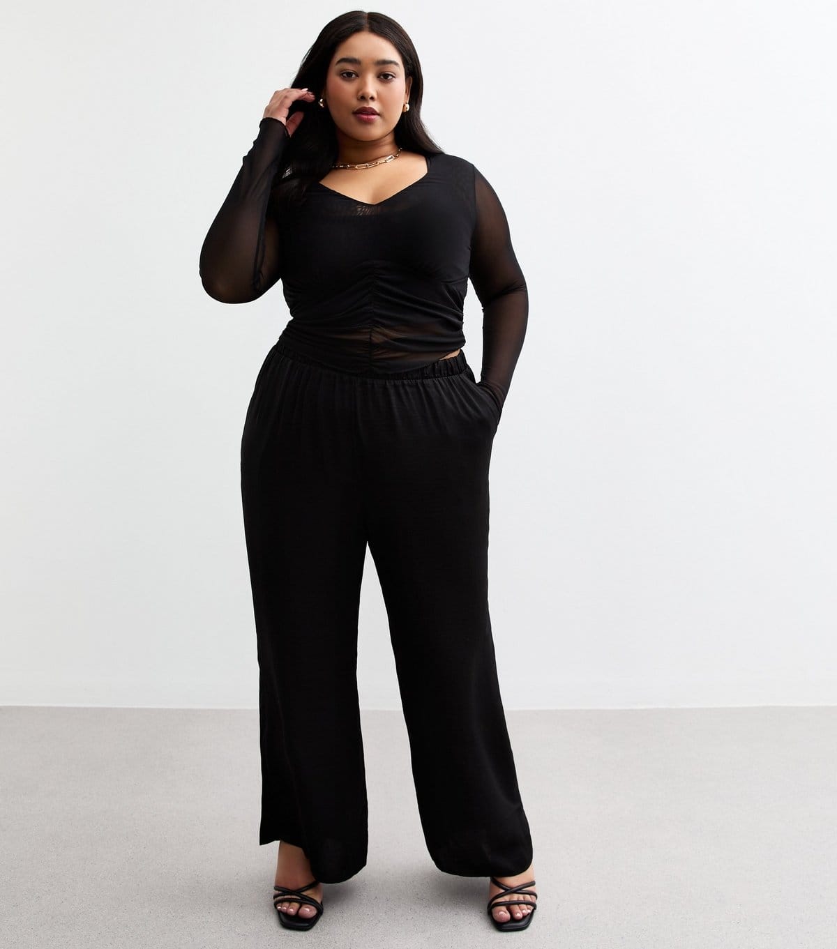 New Look Women's Plus Size Black Satin Wide Leg Trousers Curves New Look - 4