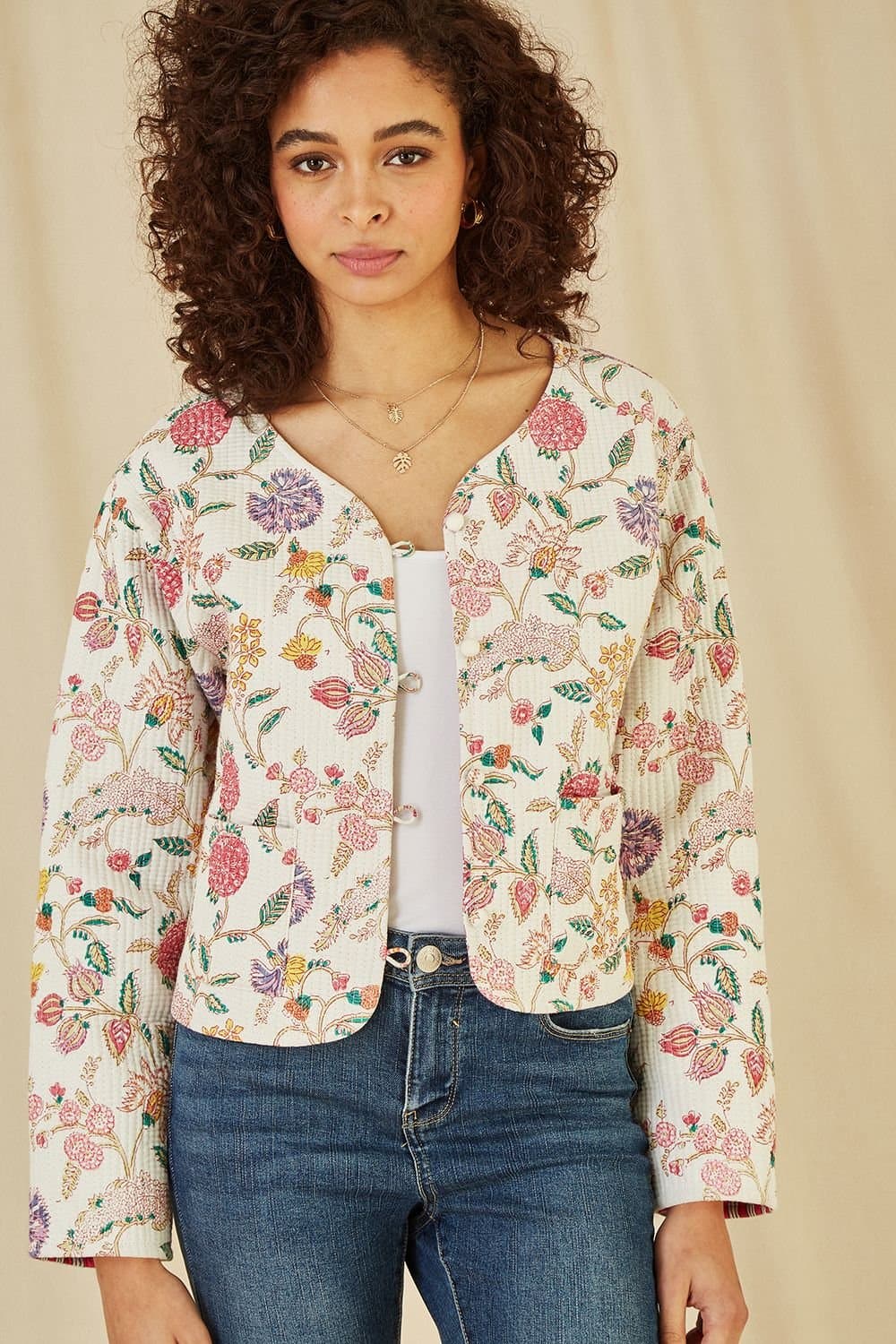 Yumi Yumi Women's White Floral Print Reversible Cotton Cropped Quilted Jacket