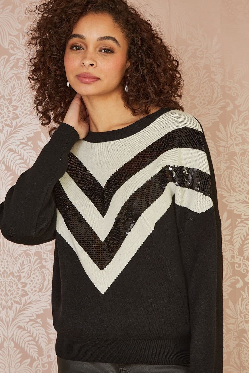 Yumi Yumi Women's Black Zig Zag Knitted Relaxed Jumper With Sequins