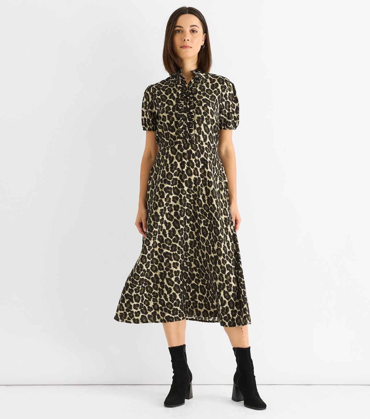 Gini London Women's Mid Green Leopard Print Midi Dress Gini London New Look - 1