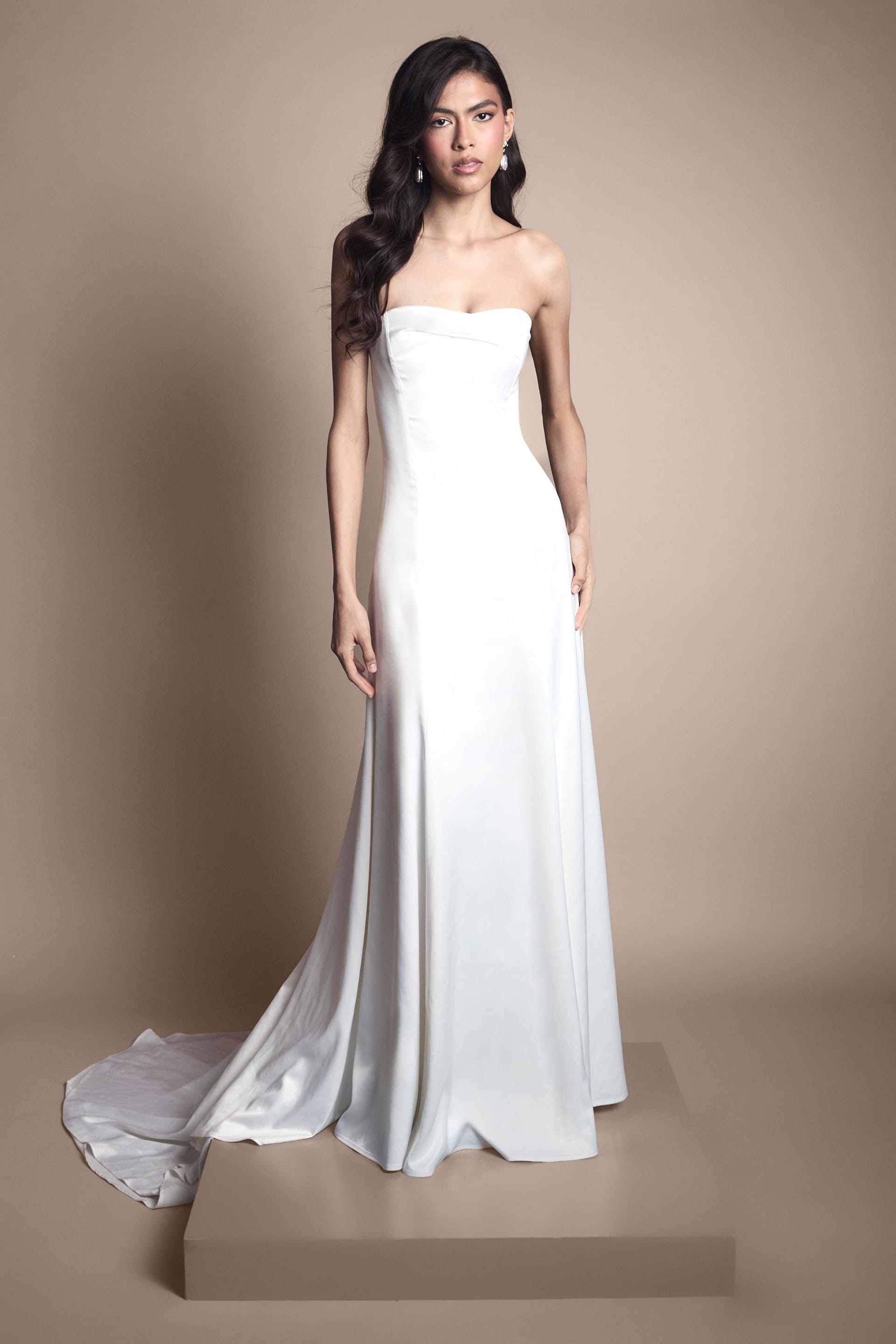 Coast Coast Women's Sweetheart Satin Wedding Dress With Puddle in Ivory - 4