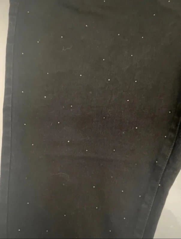 Bonmarché Bonmarché Black Cropped Jeans with Diamanté Detail – Size 14 – Spring/Summer Staple