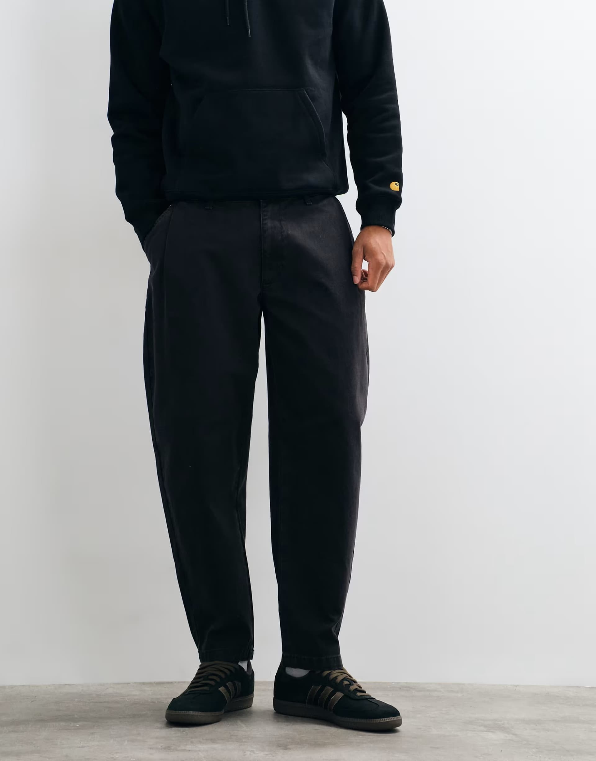 ASOS ASOS DESIGN relaxed barrel trouser with pleats in black