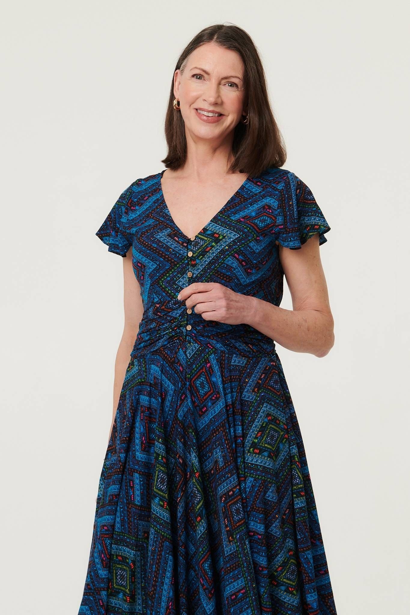 Izabel London Izabel London Women's Geo Print Cap Sleeve Ruched Maxi Dress in Blue - 4