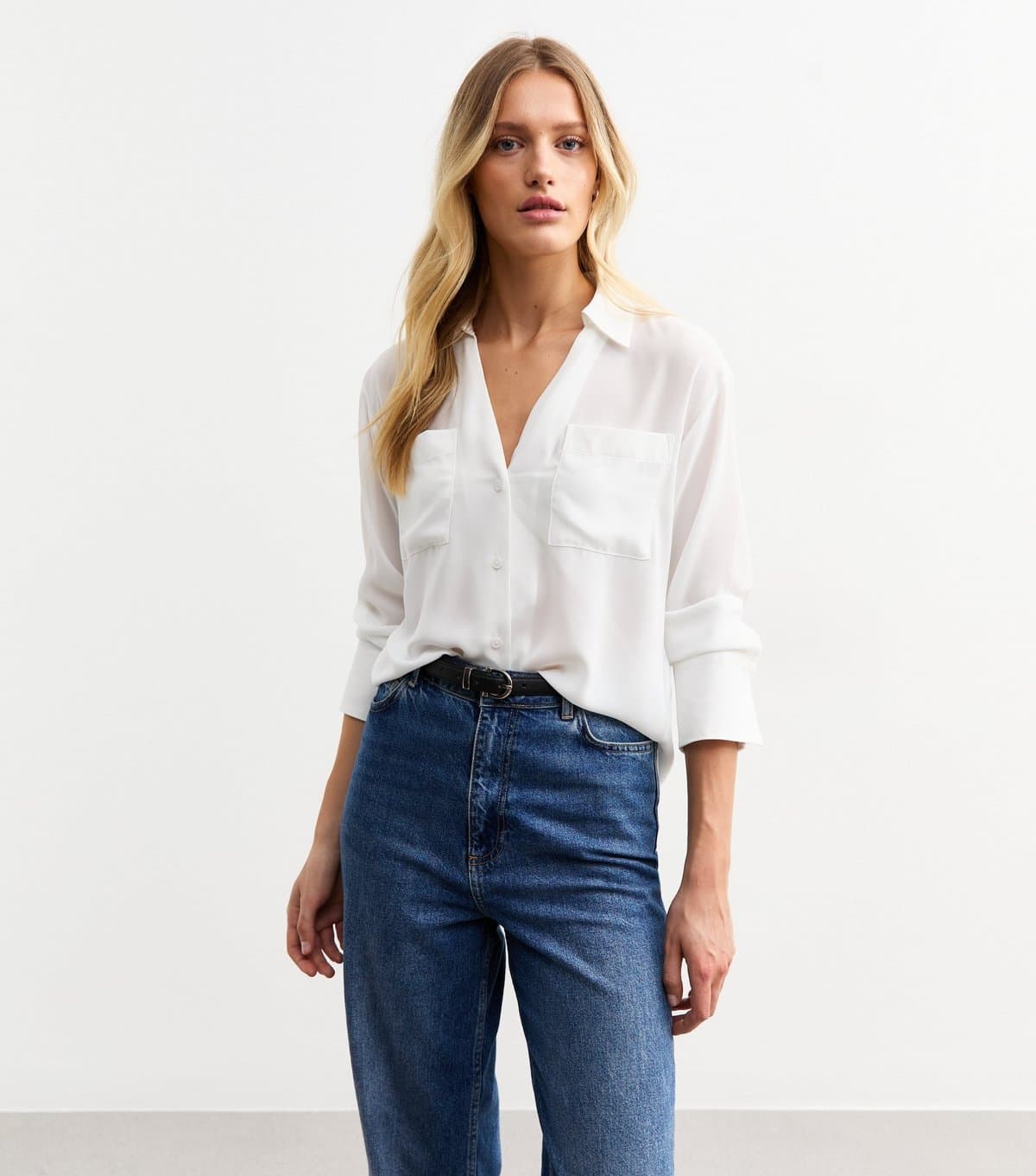 New Look New Look White V-Neck Curved Hem Shirt