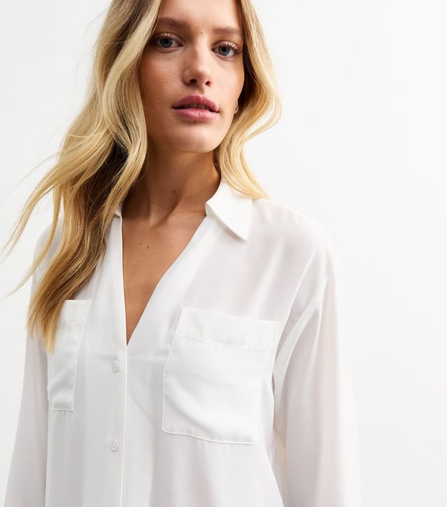 New Look Women's White V-Neck Curved Hem Shirt New Look - 2