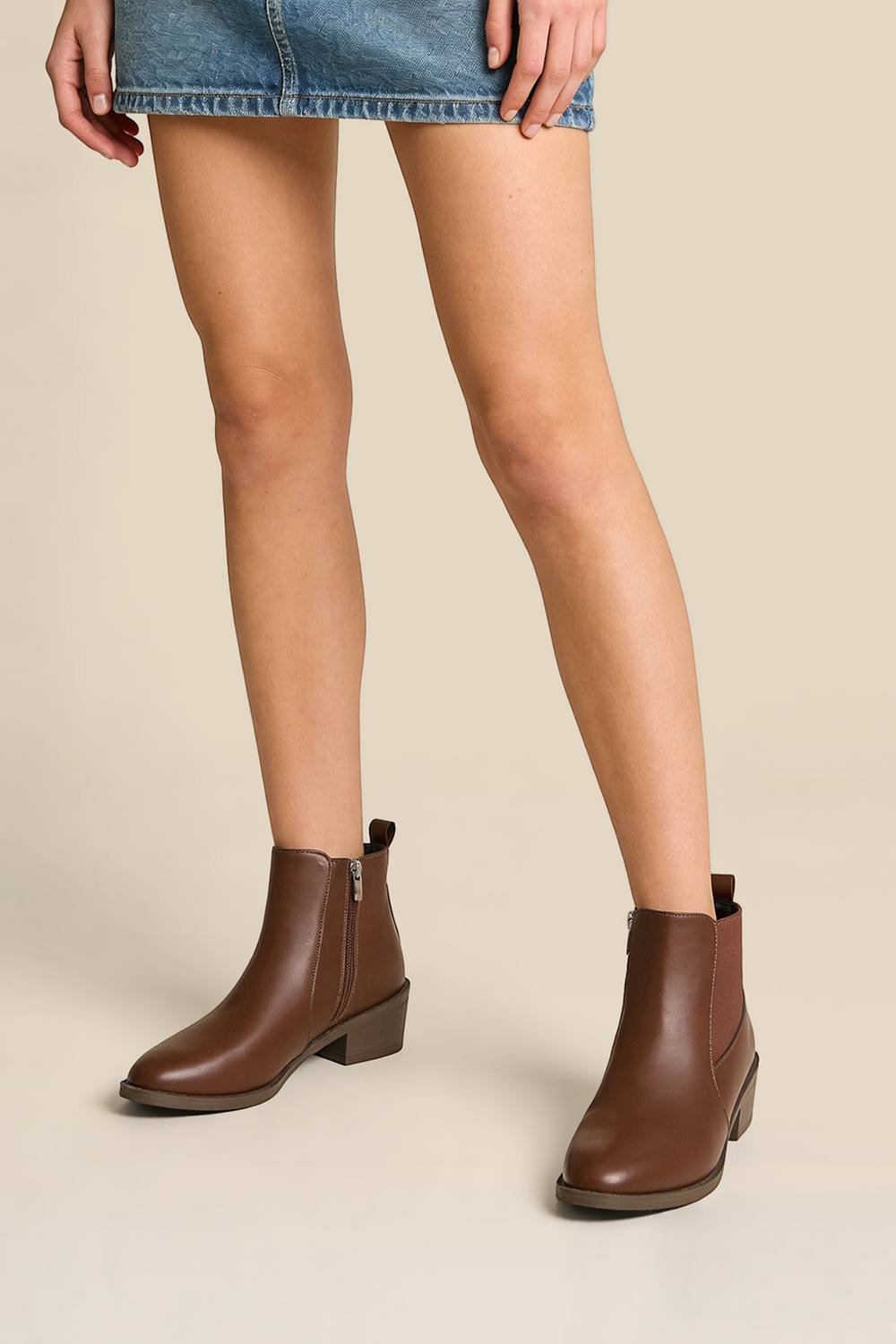 MODISHION MODISHION Women's Pointed Toe Chunky Heel Ankle Boots in Brown - 2