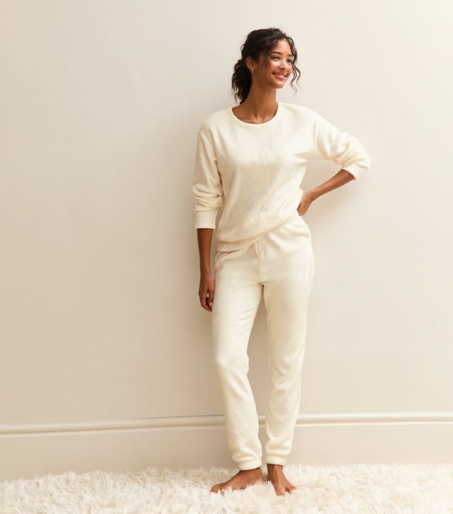 New Look Women's Off White Fluffy Relaxed Sweatshirt New Look - 3