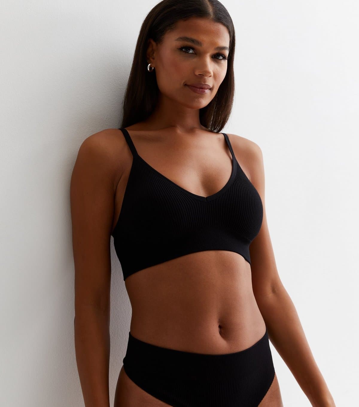 New Look Women's Black Ribbed Seamless Bralette New Look