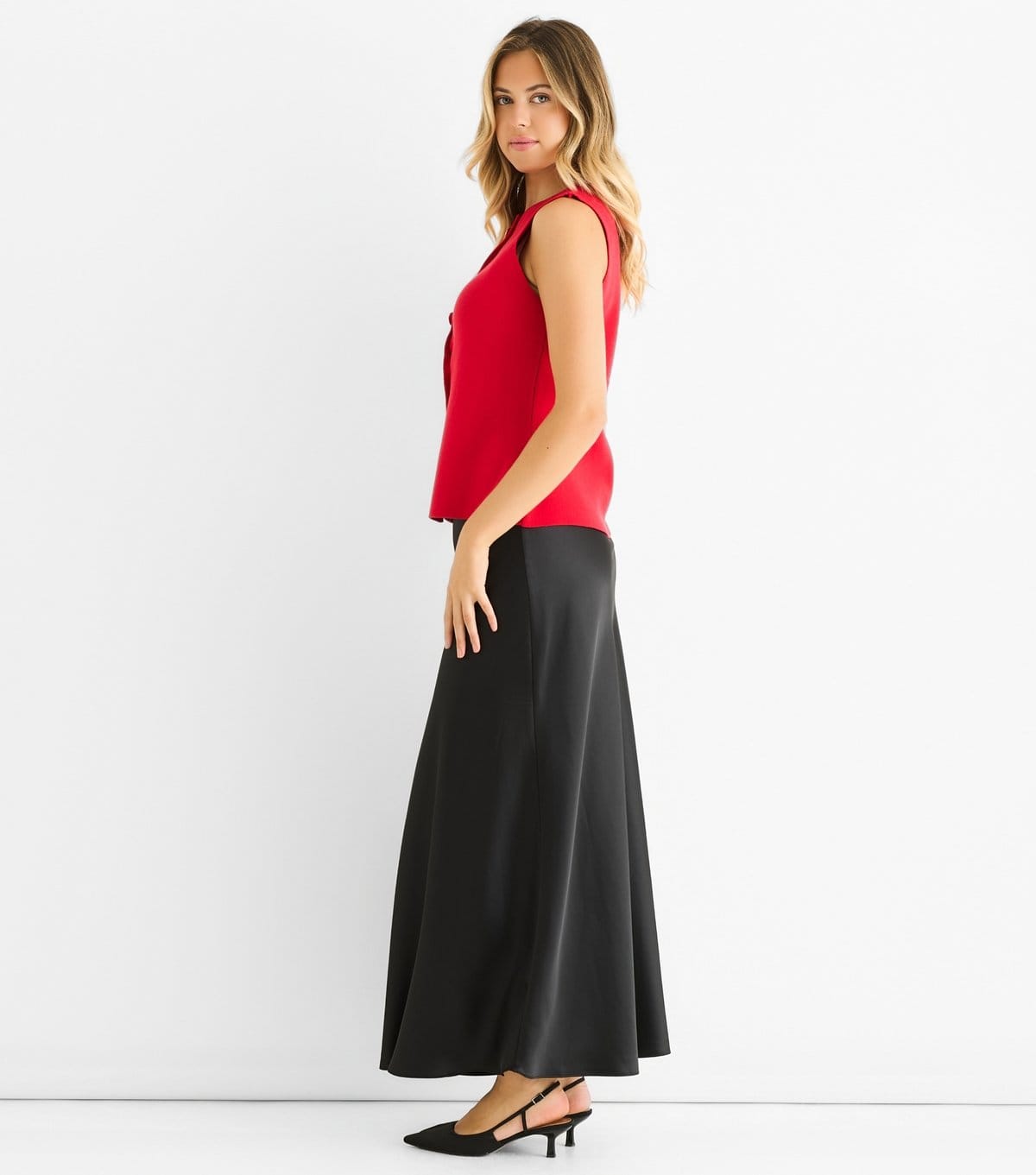 Gini London Women's Red Button Front Compact Knit Waistcoat Gini London New Look - 4