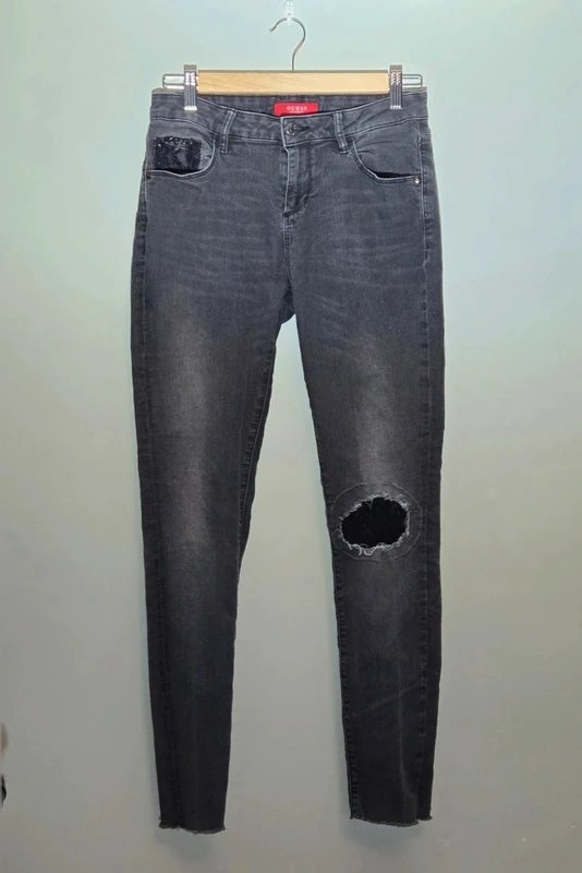 GUESS Guess grey Skinny jeans with lace pocket & Ripped knee – Size W28 - 1