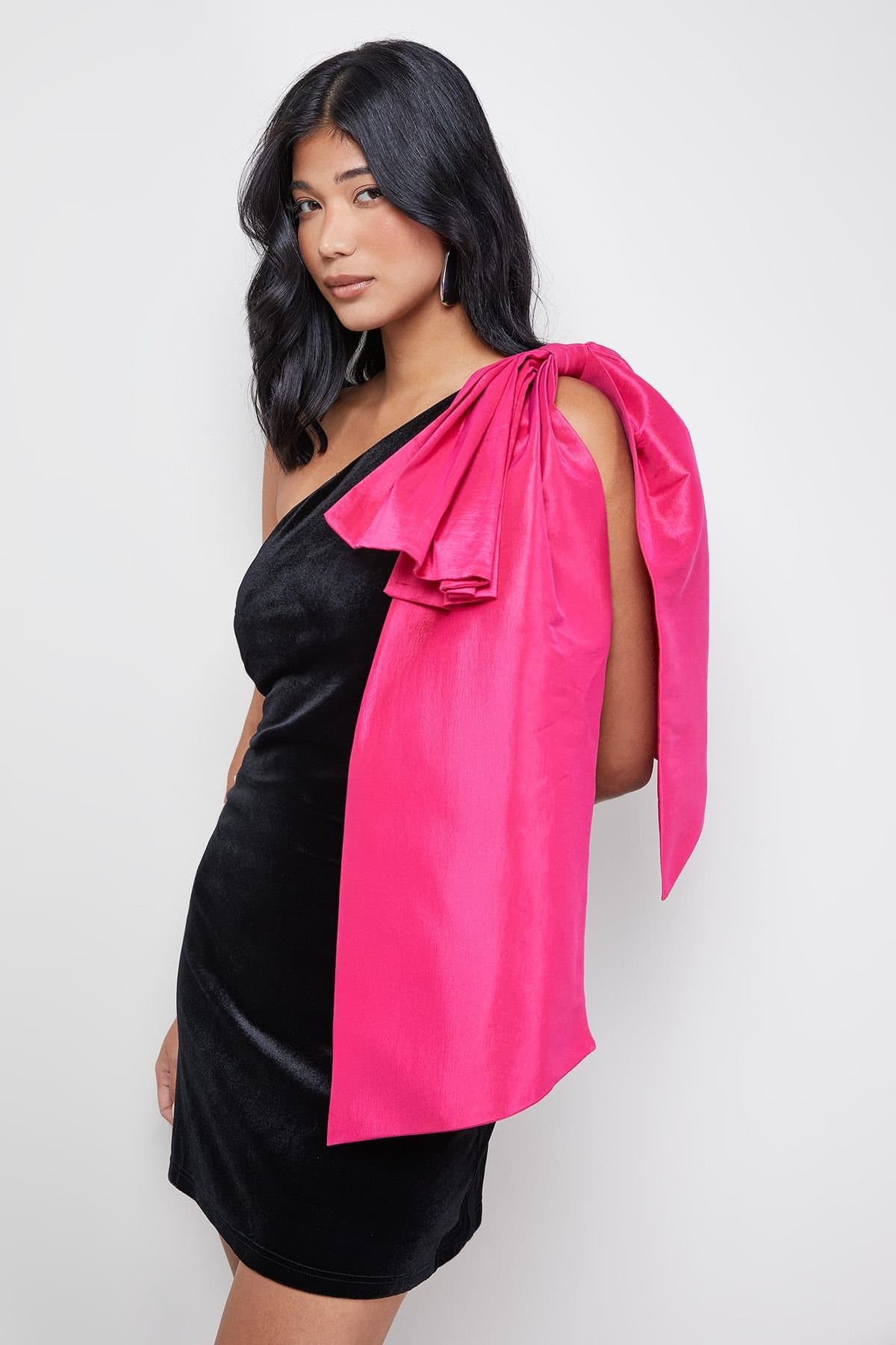 Warehouse Warehouse Women's Velvet Taffeta Bow One Shoulder Mini Dress in Black