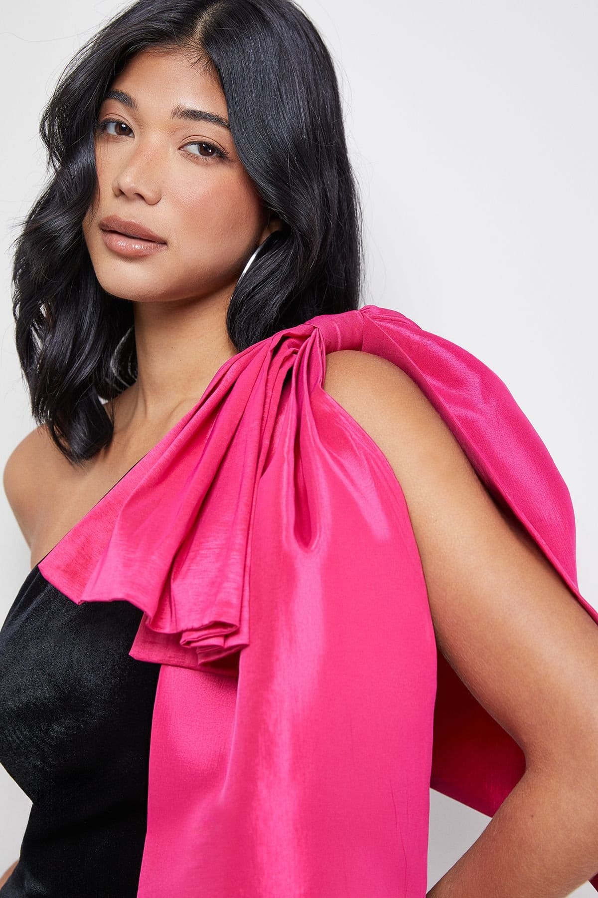 Warehouse Warehouse Women's Velvet Taffeta Bow One Shoulder Mini Dress in Black - 4