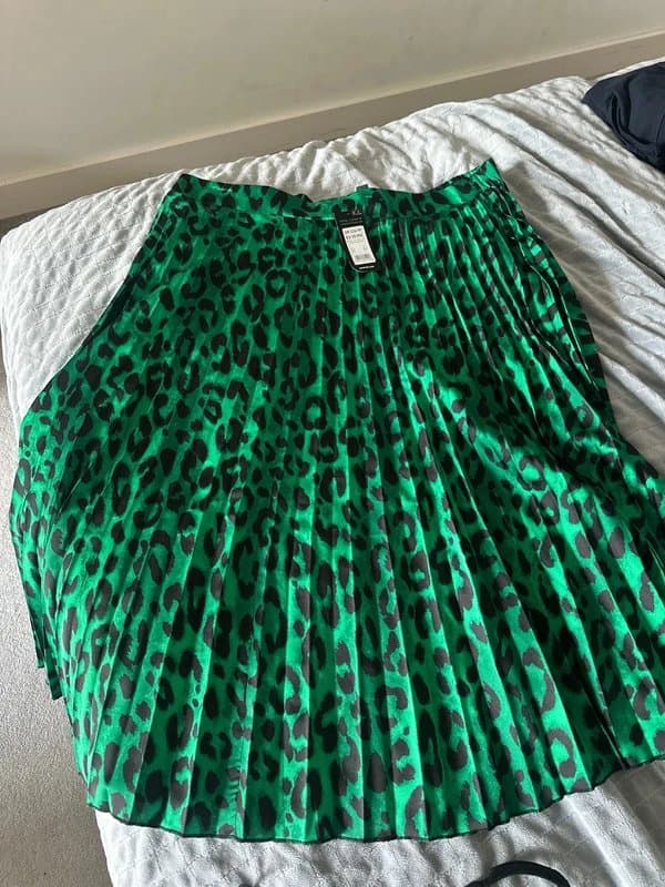 New Look New Look 22 satin pleated midi skirt