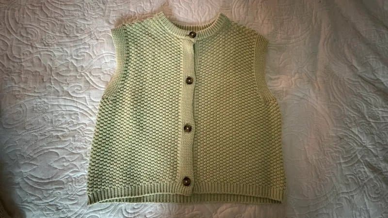ASOS Design Ladies asos green crochet knit style buttoned front sleeveless top tunic - size xs