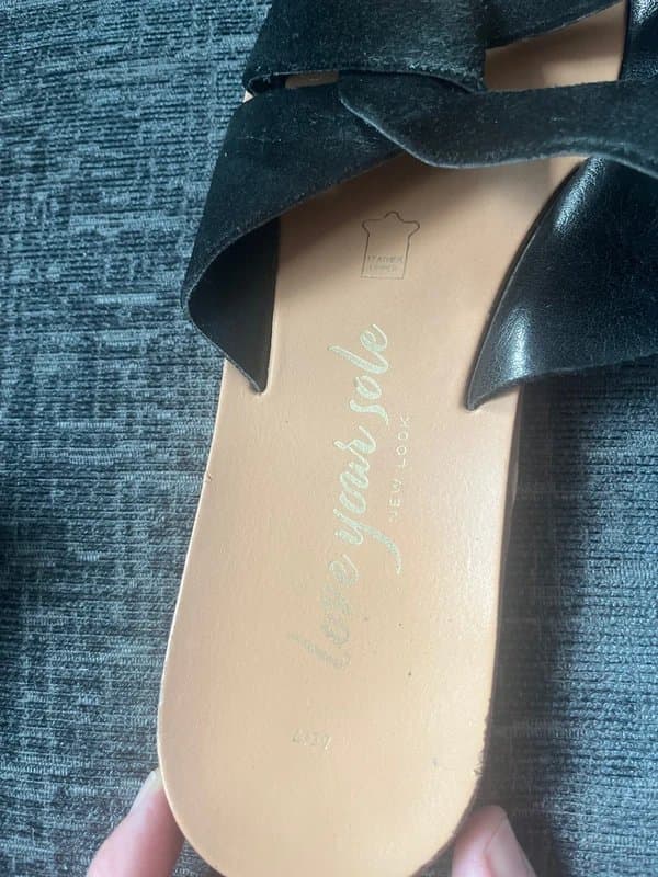 New Look Black leather upper slider flip flop new look size 4