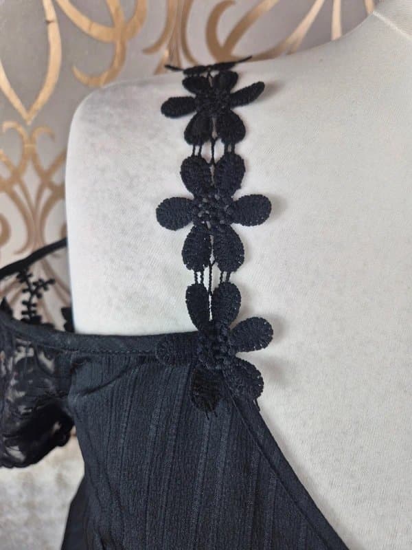 Shein Shein lace detail flower cold shoulder top blouse size 18