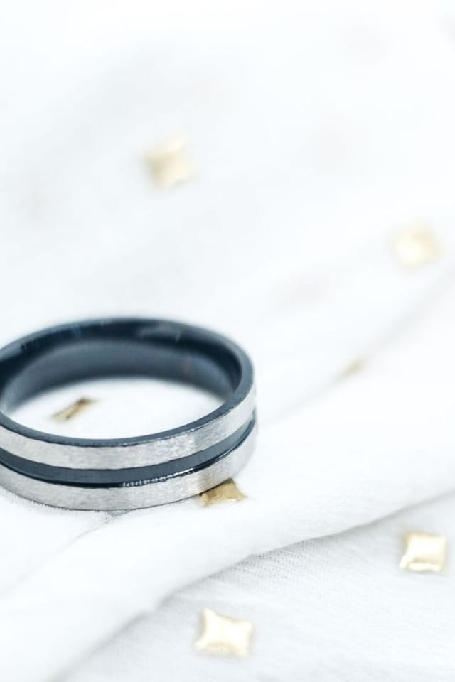 The Colourful Aura The Colourful Aura Men's 8mm Stainless Steel Black Cross Thumb Unisex Wedding Band Ring in Silver - 3