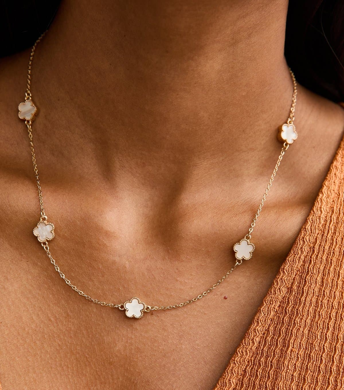 New Look New Look Gold-Tone Light Pink Flower Pendant Necklace